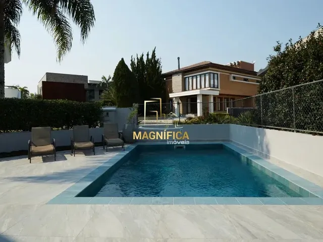 Casa 5 quartos e 6 banheiros, à venda, no bairro Campo Comprido em Curitiba