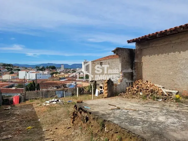 Casa com 300m² 1 quarto e 1 banheiro, à venda, no bairro Vila Graziani em Andradas