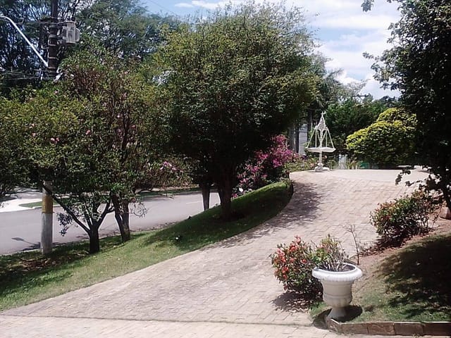 Casa com 1725m² 4 quartos e 7 banheiros, à venda, no bairro Alphaville em Barueri
