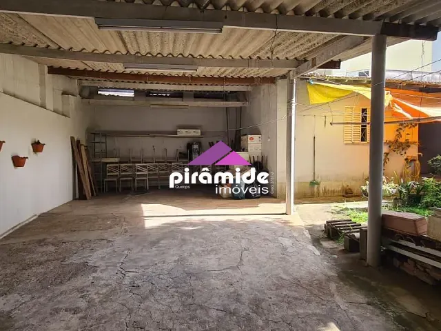 Casa à venda, no bairro Vila Adyana em São José dos Campos