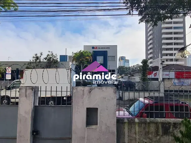 Casa à venda, no bairro Vila Adyana em São José dos Campos