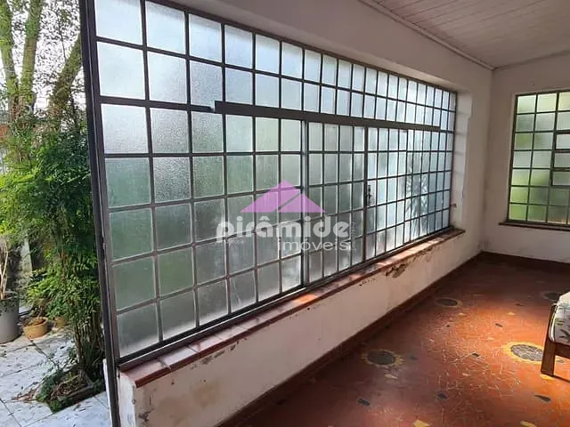 Casa à venda, no bairro Vila Adyana em São José dos Campos