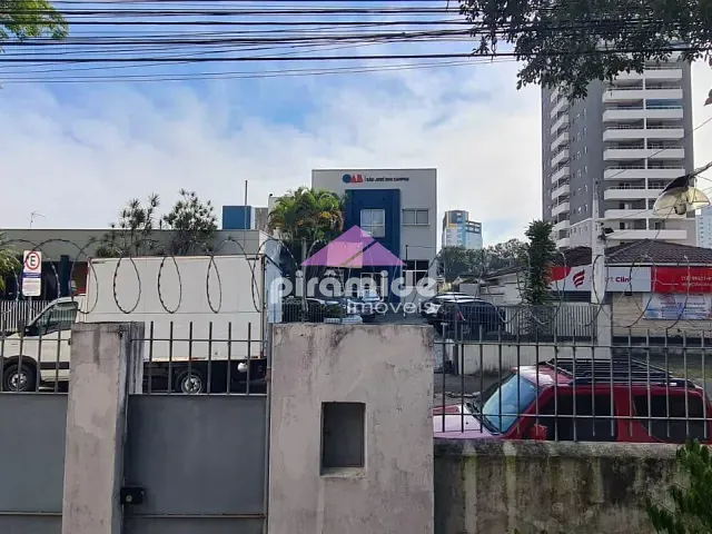 Casa à venda, no bairro Vila Adyana em São José dos Campos