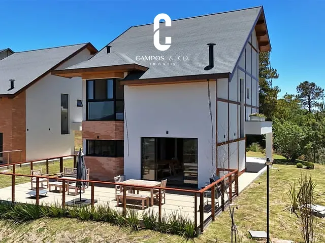Casa com 230m² 4 quartos e 6 banheiros, à venda, no bairro Recanto das Araucárias em Campos do Jordão