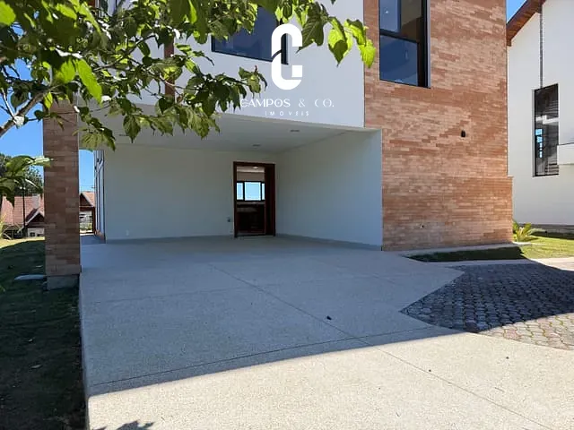 Casa com 230m² 4 quartos e 6 banheiros, à venda, no bairro Recanto das Araucárias em Campos do Jordão