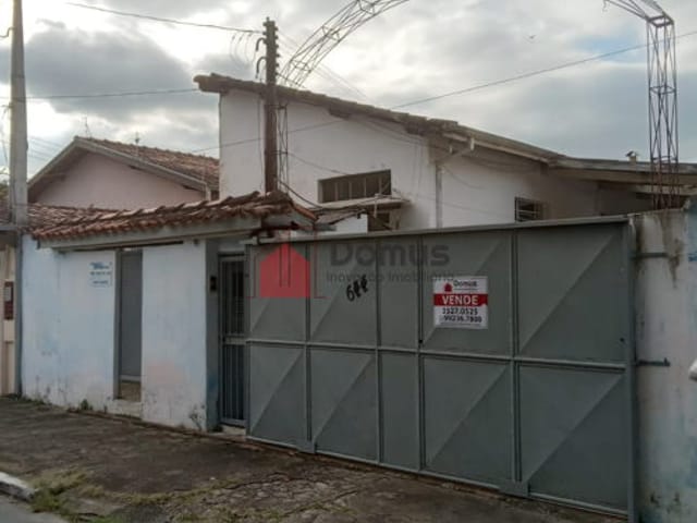 Casa com 300m², à venda, no bairro Centro em Pindamonhangaba