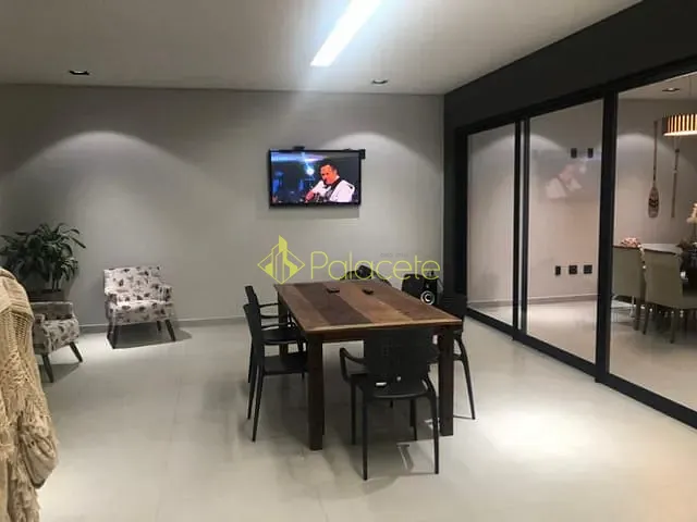 Casa com 320m² 3 quartos e 4 banheiros, à venda, no bairro Guedes em Tremembé