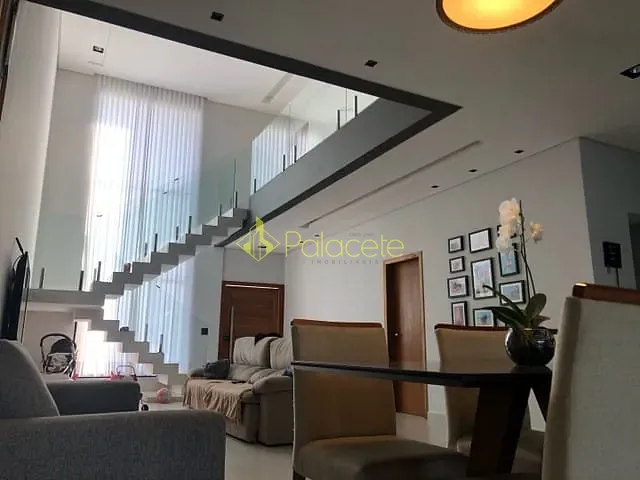 Casa com 320m² 3 quartos e 4 banheiros, à venda, no bairro Guedes em Tremembé