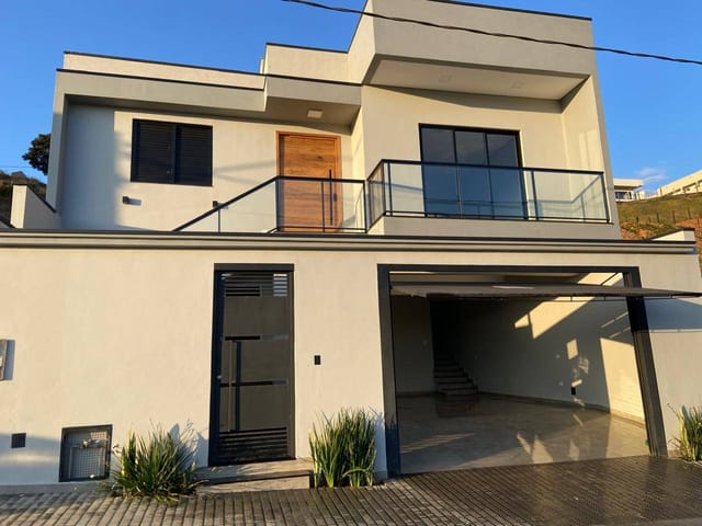 Casa com 247m² 3 quartos e 2 banheiros, à venda, no bairro Mantiqueira em Camanducaia
