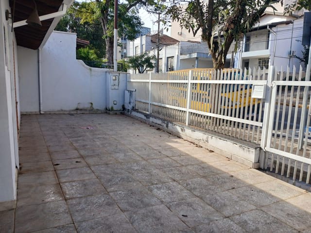 Casa com 376m² 2 quartos e 3 banheiros, para alugar, no bairro Centro em São João da Boa Vista