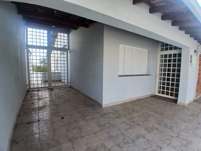 Casa com 376m² 2 quartos e 3 banheiros, para alugar, no bairro Centro em São João da Boa Vista
