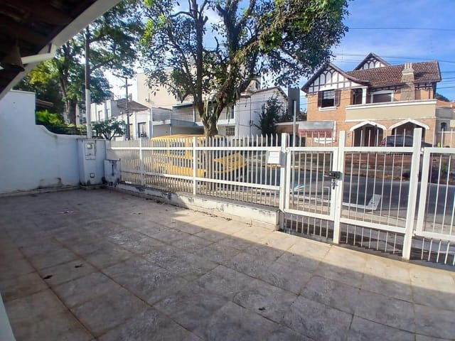 Casa com 376m² 2 quartos e 3 banheiros, para alugar, no bairro Centro em São João da Boa Vista