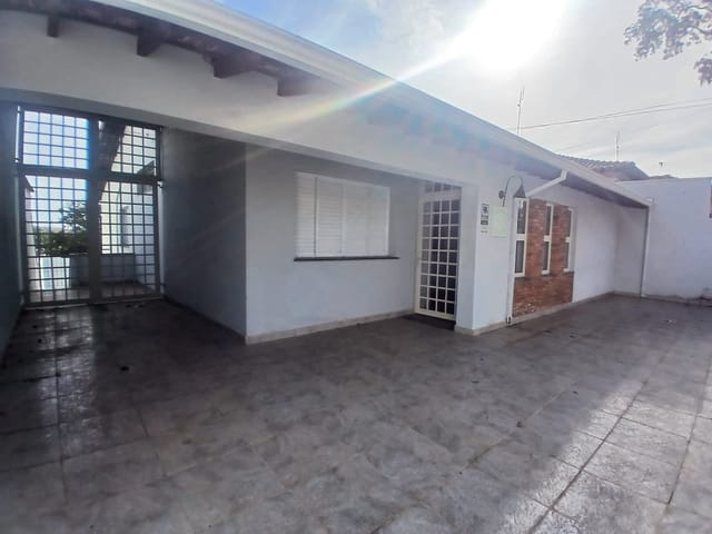 Casa com 376m² 2 quartos e 3 banheiros, para alugar, no bairro Centro em São João da Boa Vista