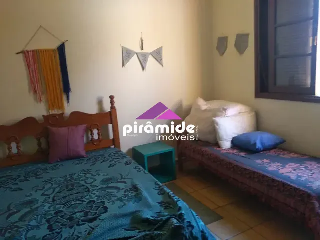 Casa 2 quartos e 1 banheiro, à venda, no bairro Aruan em Caraguatatuba
