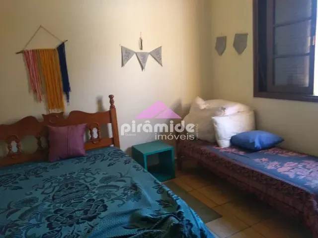 Casa 2 quartos e 1 banheiro, à venda, no bairro Aruan em Caraguatatuba