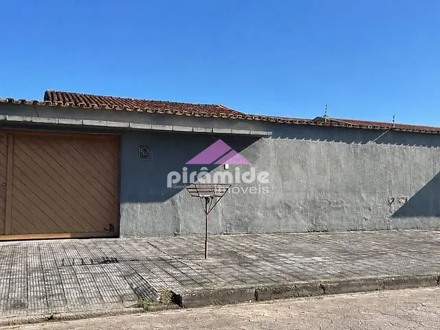 Casa 2 quartos e 1 banheiro, à venda, no bairro Aruan em Caraguatatuba