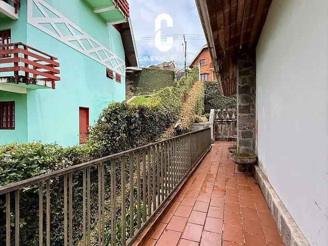 Casa com 1035m² 3 quartos e 2 banheiros, à venda, no bairro Vila Matilde em Campos do Jordão