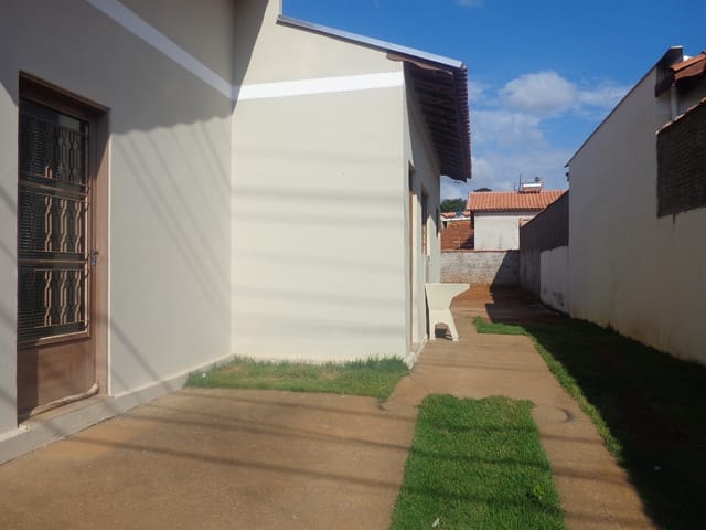 Foto do Casa - CASA para Locação
MONTE VERDE/JARDIM EUROPA, GUAXUPÉ
2 dormitórios, 1 sala, 1 banheiro, 2 vagas
69,00 construída
Locação: 550,00 | Guaxupé Imóveis Ltda