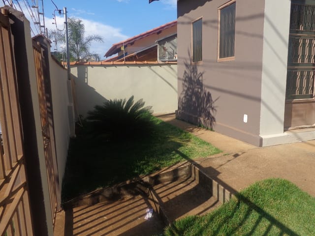 Foto do Casa - CASA para Locação
MONTE VERDE/JARDIM EUROPA, GUAXUPÉ
2 dormitórios, 1 sala, 1 banheiro, 2 vagas
69,00 construída
Locação: 550,00 | Guaxupé Imóveis Ltda