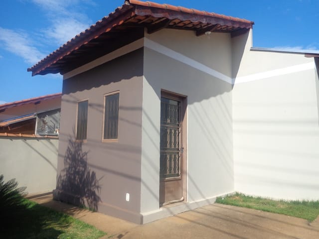 Foto do Casa - CASA para Locação
MONTE VERDE/JARDIM EUROPA, GUAXUPÉ
2 dormitórios, 1 sala, 1 banheiro, 2 vagas
69,00 construída
Locação: 550,00 | Guaxupé Imóveis Ltda