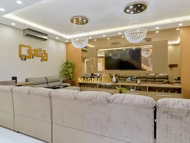 Casa 4 quartos e 7 banheiros, à venda, no bairro Pinheirinho em Curitiba