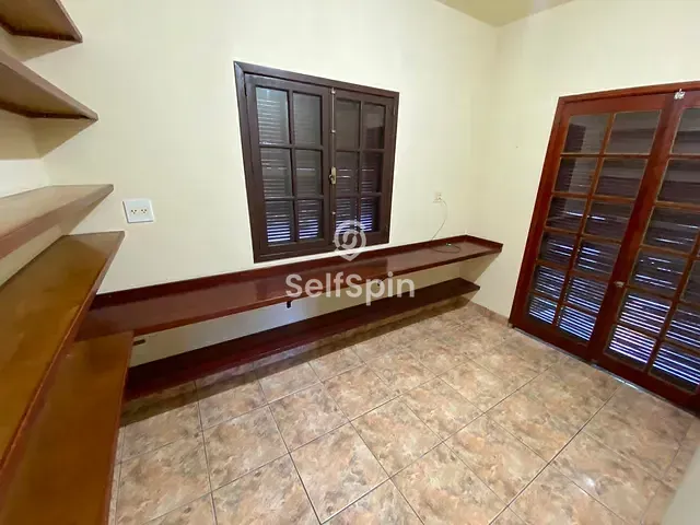 Casa com 80m² 1 quarto e 1 banheiro, para alugar, no bairro Jurujuba em Niterói