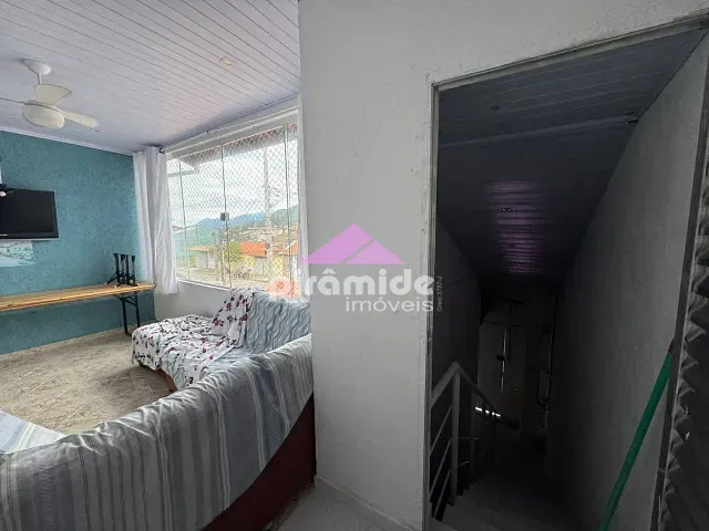 Casa 3 quartos e 2 banheiros, para alugar, no bairro Jaraguá em São Sebastião