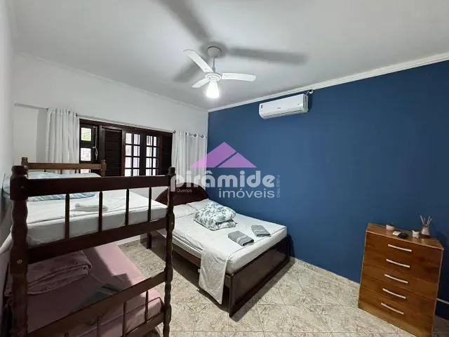 Casa 3 quartos e 2 banheiros, para alugar, no bairro Jaraguá em São Sebastião