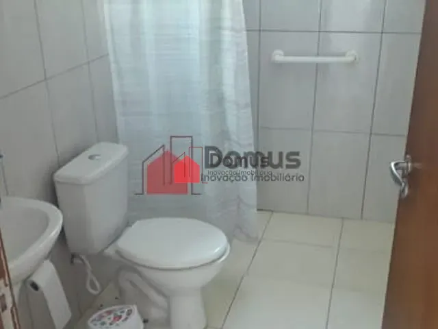 Casa à venda, no bairro Conjunto Residencial Araretama em Pindamonhangaba