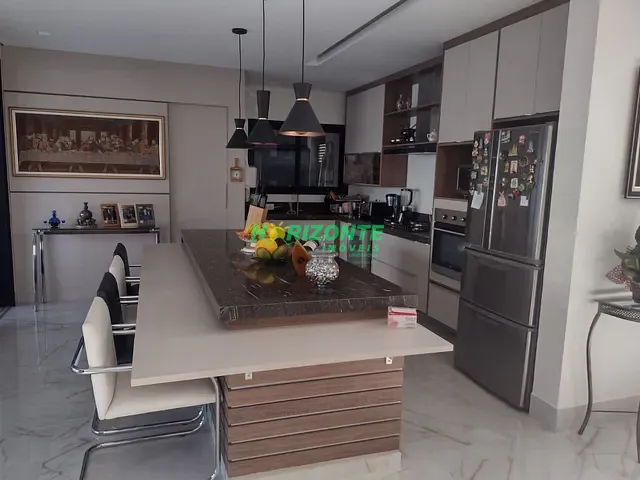 Casa com 451m² 4 quartos e 6 banheiros, à venda, no bairro Urbanova em São José dos Campos