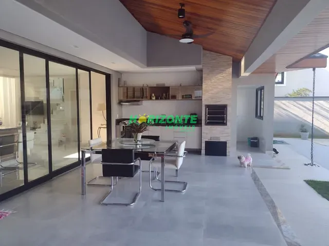 Casa com 451m² 4 quartos e 6 banheiros, à venda, no bairro Urbanova em São José dos Campos