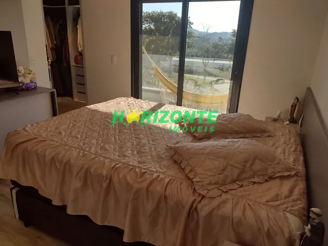 Casa com 451m² 4 quartos e 6 banheiros, à venda, no bairro Urbanova em São José dos Campos
