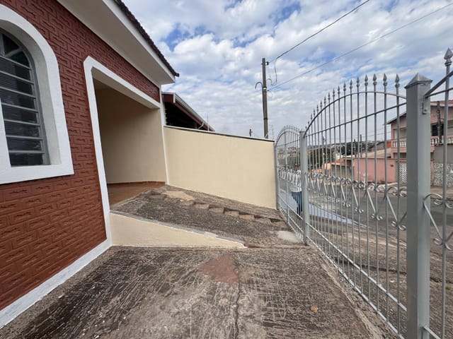 Casa 3 quartos e 1 banheiro, para alugar, no bairro Parque Dom Pedro II em Campinas