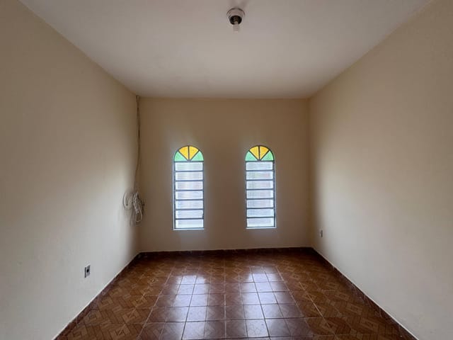 Casa 3 quartos e 1 banheiro, para alugar, no bairro Parque Dom Pedro II em Campinas