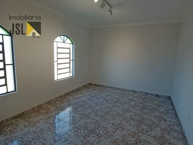 Casa com 300m² 3 quartos e 2 banheiros, à venda, no bairro Parque Residencial Maria Elmira em Caçapava