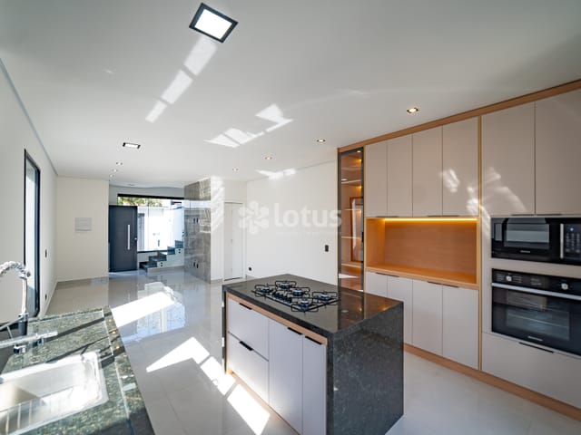 Casa com 150m² 3 quartos e 4 banheiros, à venda, no bairro Villas do Jaguari em Santana de Parnaíba