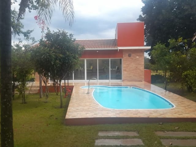 Casa com 900m² 3 quartos e 2 banheiros, à venda ou para alugar, no bairro Thermas de Santa Barbara em Águas de Santa Bárbara