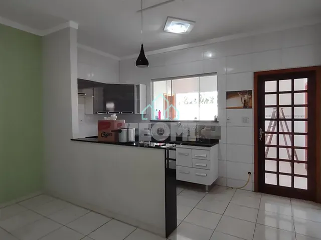 Casa com 260m² 3 quartos e 2 banheiros, à venda ou para alugar, no bairro Campos do Conde Louvre em Tremembé