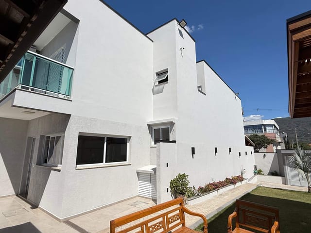 Casa com 450m² 3 quartos e 3 banheiros, à venda, no bairro Extremaville em Extrema