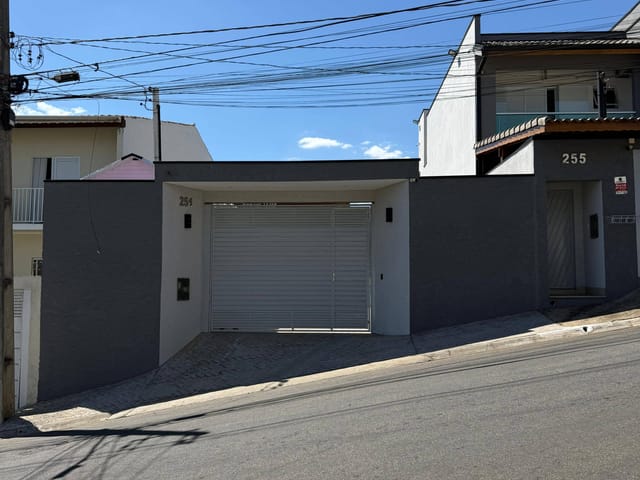 Casa com 450m² 3 quartos e 3 banheiros, à venda, no bairro Extremaville em Extrema