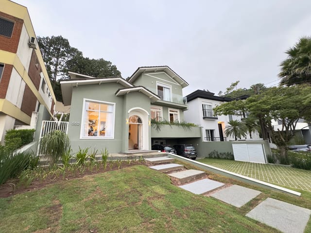 Casa com 768m² 3 quartos e 6 banheiros, à venda, no bairro Alphaville em Santana de Parnaíba