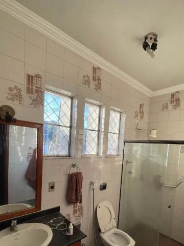 Casa com 360m² 5 quartos e 4 banheiros, à venda, no bairro Centro em Campos dos Goytacazes