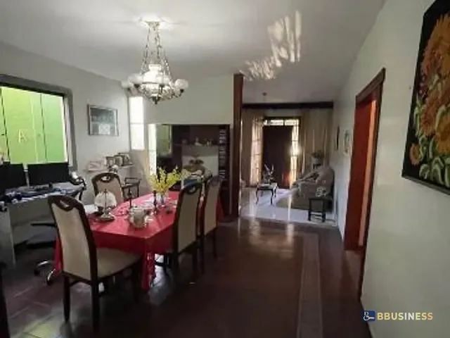 Casa com 360m² 5 quartos e 4 banheiros, à venda, no bairro Centro em Campos dos Goytacazes