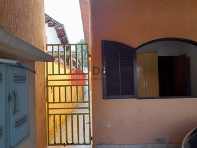 Casa com 450m², à venda, no bairro Jardim Gurilândia em Taubaté