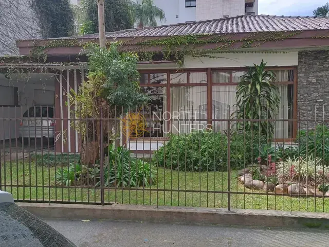 Casa com 160m² 3 quartos e 3 banheiros, à venda, no bairro Centro em Joinville