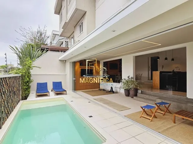 Casa 3 quartos e 5 banheiros, à venda, no bairro Santa Quitéria em Curitiba