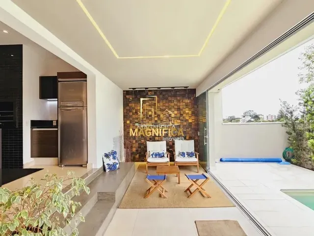 Casa 3 quartos e 4 banheiros, à venda, no bairro Santa Quitéria em Curitiba