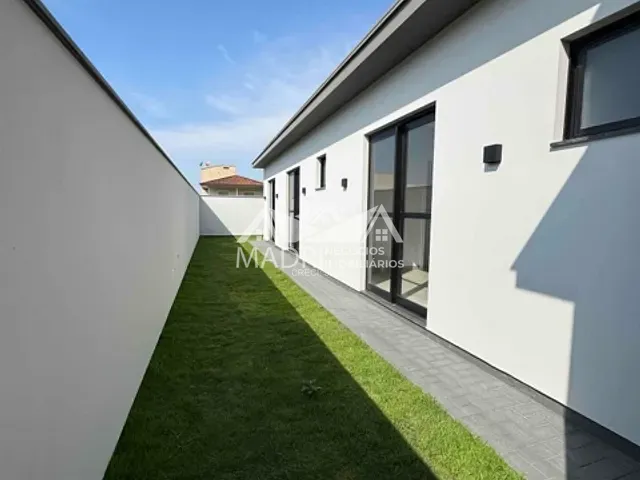 Casa 3 quartos e 3 banheiros, à venda, no bairro Alto Aririú em Palhoça