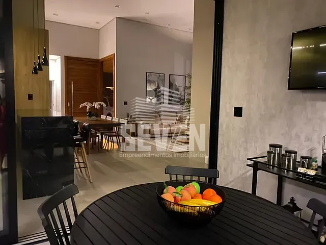 Casa com 360m² 3 quartos e 3 banheiros, à venda ou para alugar, no bairro Vila Santista em Bauru