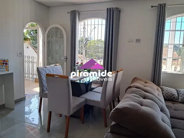 Casa com 250m² 3 quartos e 3 banheiros, à venda, no bairro Jardim das Indústrias em São José dos Campos